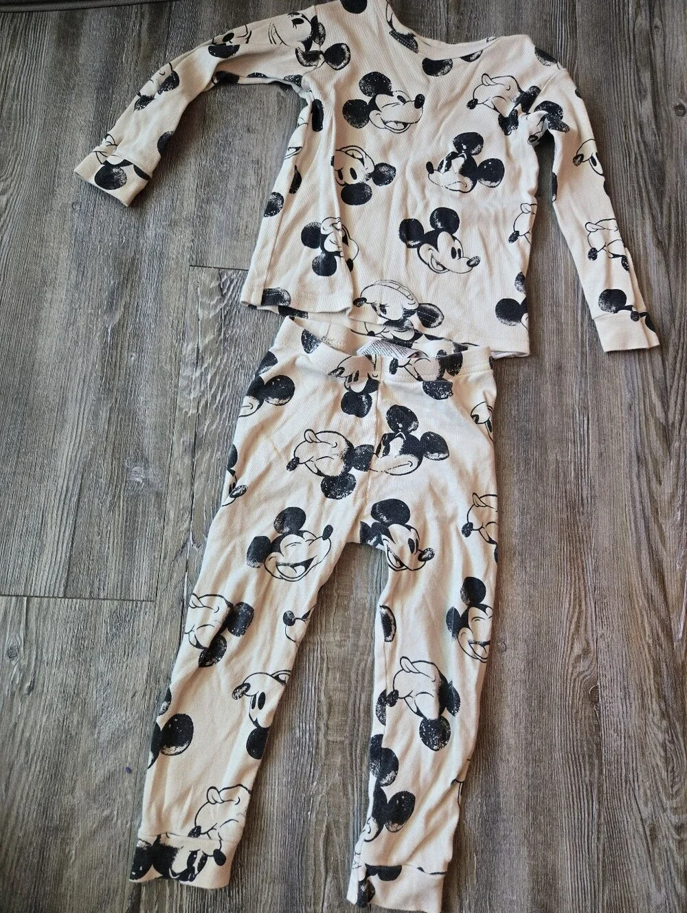 2T Boys Or Girls Disney Black and Cream Mickey Mouse Pajama Setoy